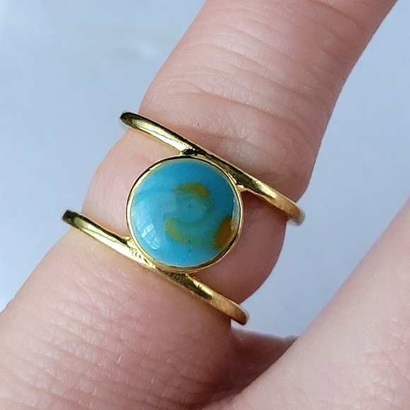 Jewelry - Turquoise and Gold Swirl Enamel Ring Gold Tone Size 5.5 Midi Ring